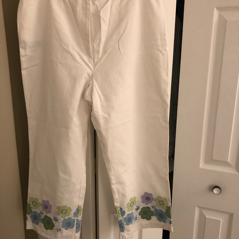 Ann Taylor Loft white capris size 14 P